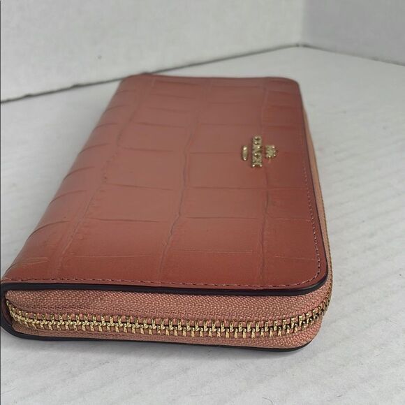 Coach light Salmon Croc-Embossed accordion zip-around Wallet - Picture 4 of 10